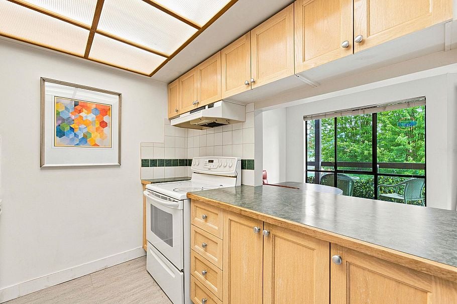 104 2181 Panorama Drive North Vancouver, BC - 6