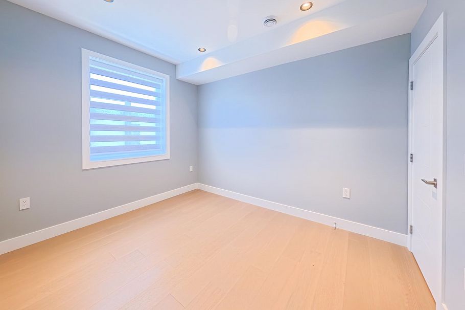 2 2557 W King Edward Avenue Vancouver, BC - 11