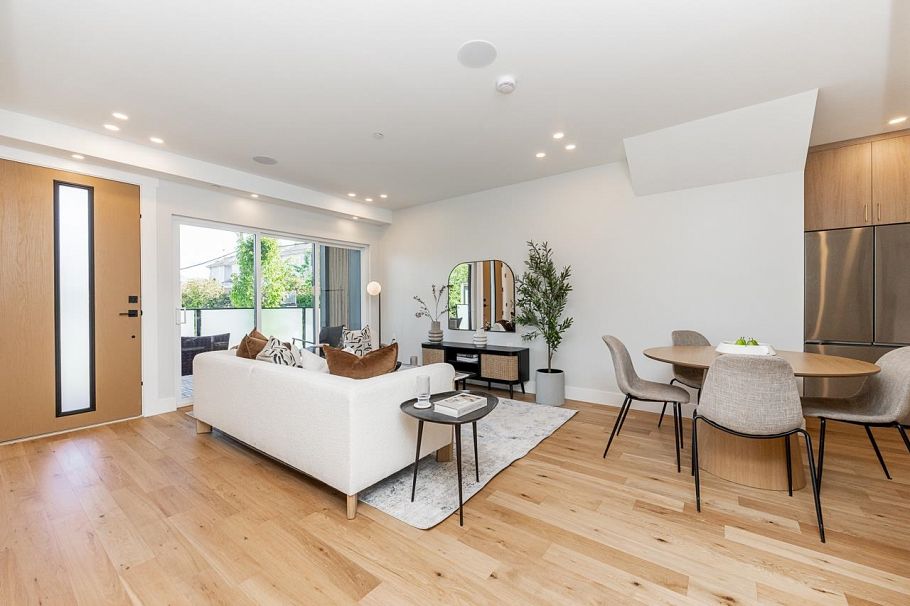 2 676 E 22nd Avenue Vancouver, BC - 5