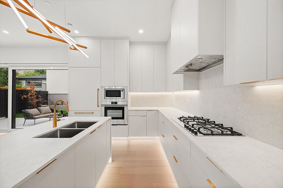 2 3428 Mons Drive Vancouver, BC - 7