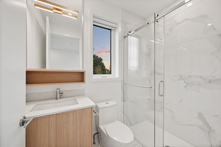 2 3428 Mons Drive Vancouver, BC - 10