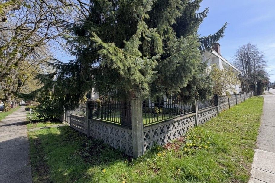 2790 W 12th Avenue Vancouver, BC - 16