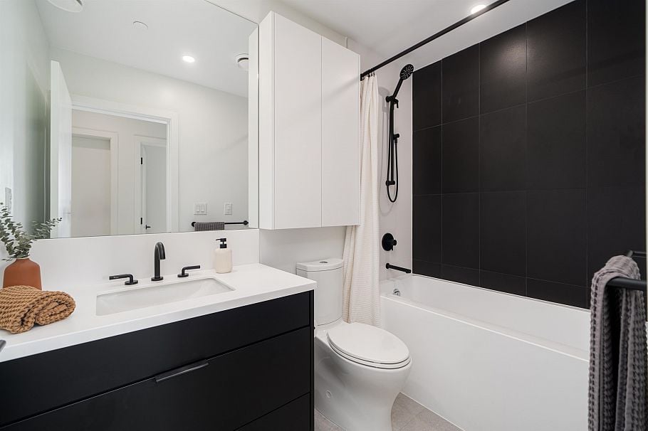 650 E 2nd Street North Vancouver, BC - 12