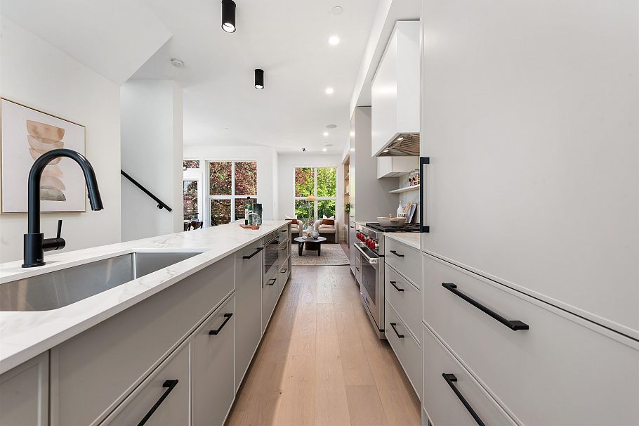 1495 W 52nd Avenue Vancouver, BC - 6