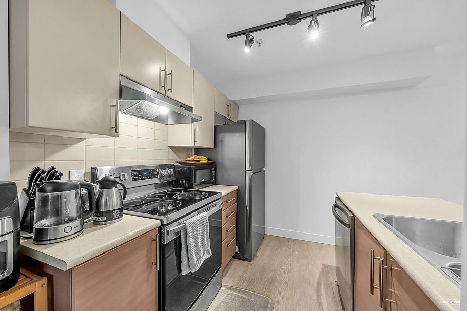 103 5692 Kings Road Vancouver, BC - 5