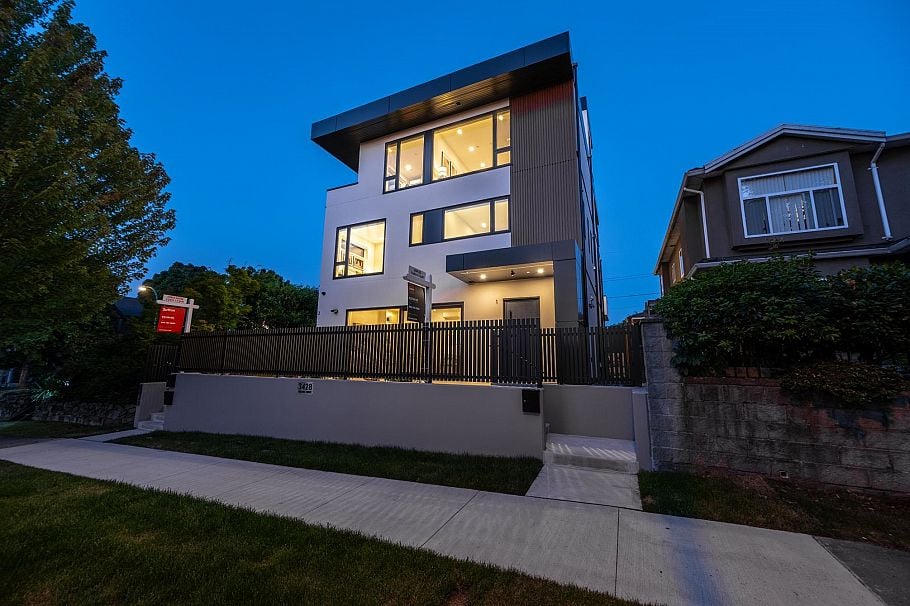 1 3428 Mons Drive Vancouver, BC - 22