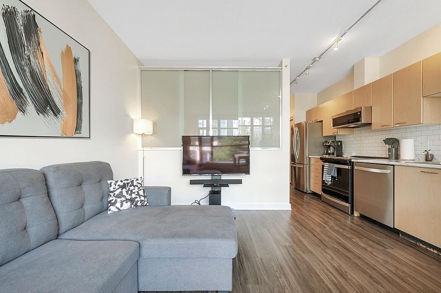 307 1249 Granville Street Vancouver, BC - 9