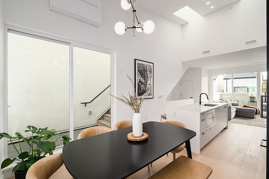 650 E 2nd Street North Vancouver, BC - 24