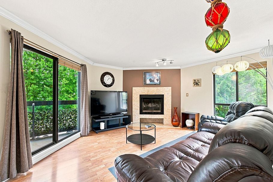 104 2181 Panorama Drive North Vancouver, BC - 1