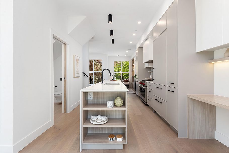 1495 W 52nd Avenue Vancouver, BC - 5