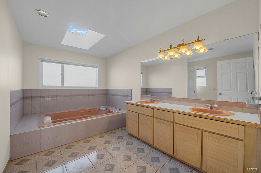 2445 W 19th Avenue Vancouver, BC - 19