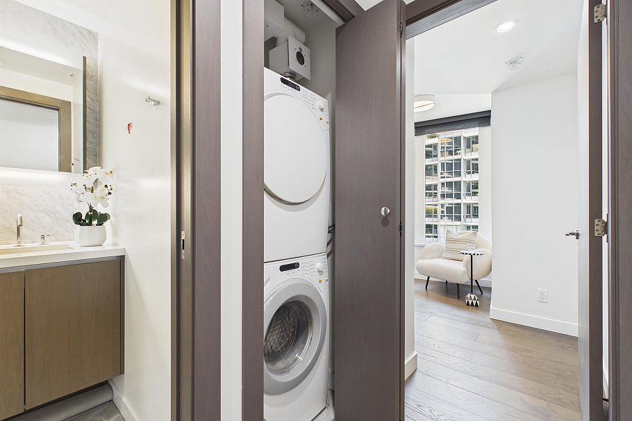 808 68 Smithe Street Vancouver, BC - 14