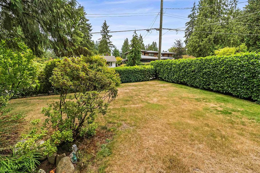 628 E St. James Road North Vancouver, BC - 4