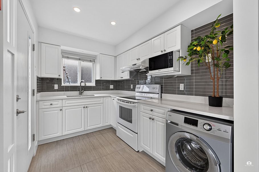 196 E 58th Avenue Vancouver, BC - 8