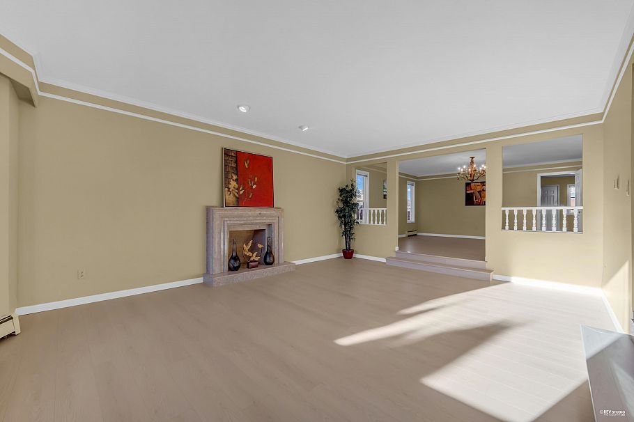 2445 W 19th Avenue Vancouver, BC - 4