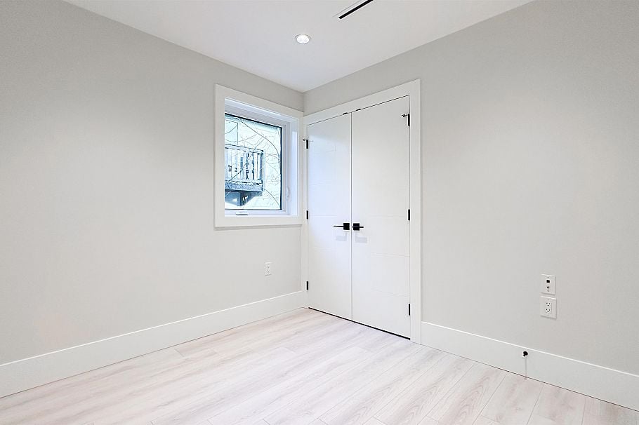 2373 W 7th Street Vancouver, BC - 25