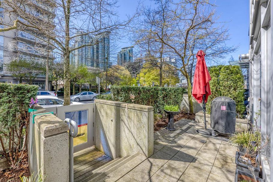 TH29 1295 W Cordova Street Vancouver, BC - 9