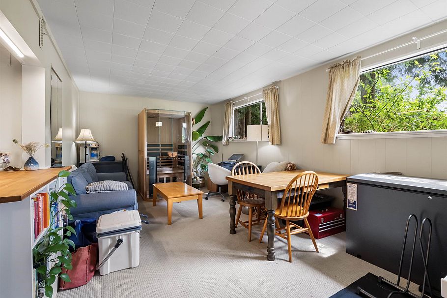 628 E St. James Road North Vancouver, BC - 23