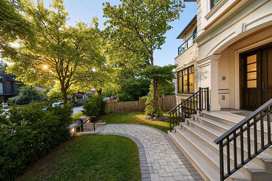 4627 W 15th Avenue Vancouver, BC - 2