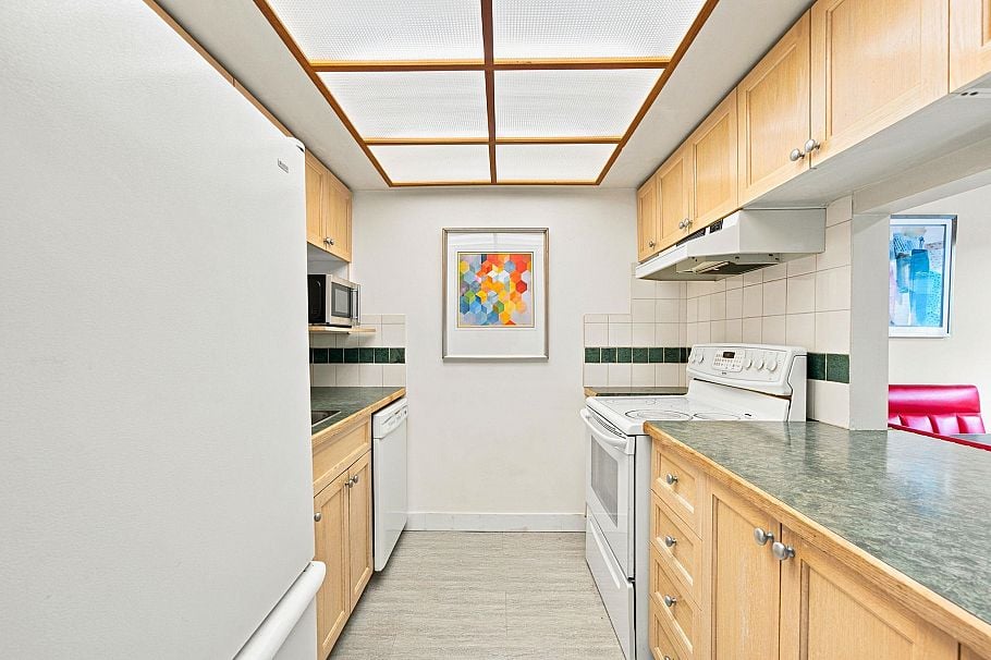 104 2181 Panorama Drive North Vancouver, BC - 7