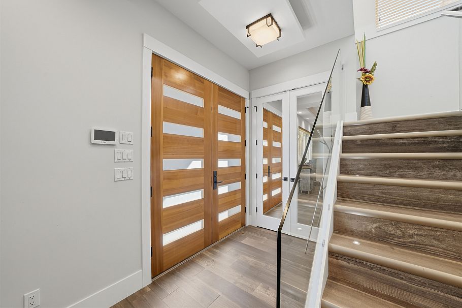3123 E 7th Avenue Vancouver, BC - 2
