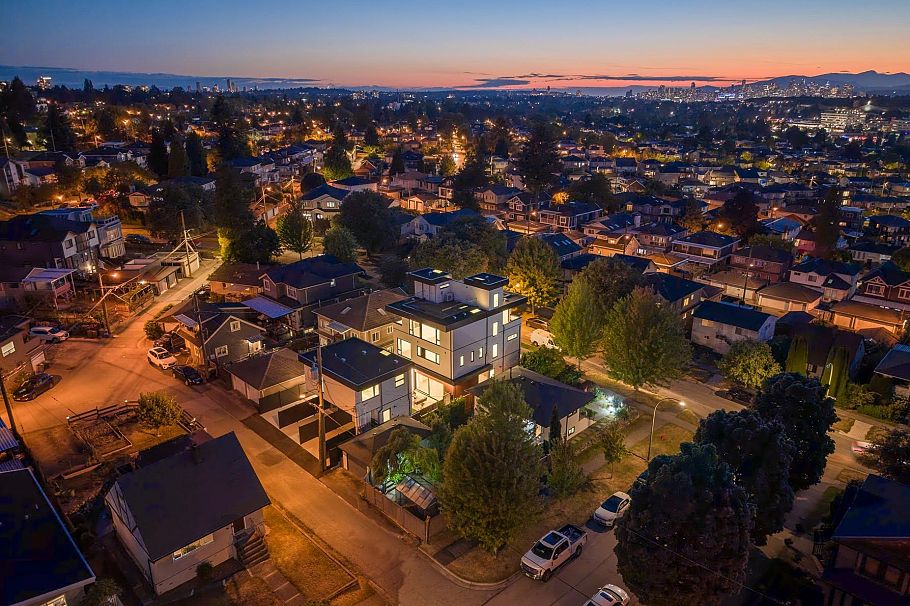 1 3428 Mons Drive Vancouver, BC - 29