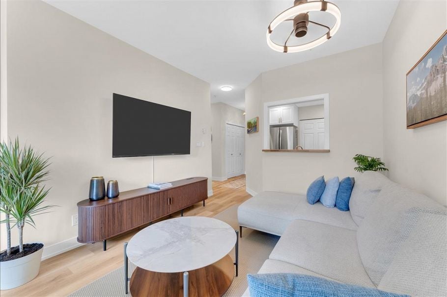 303 630 Roche Point Drive North Vancouver, BC - 3