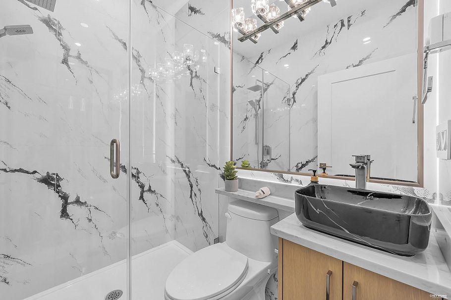 1 6388 Argyle Street Vancouver, BC - 15