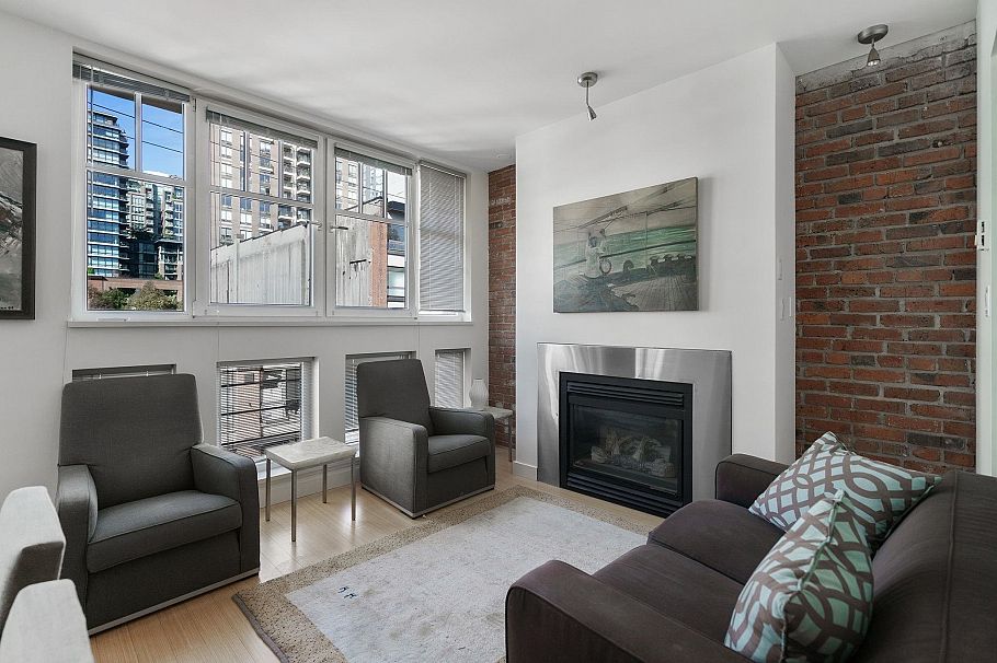 402 1072 Hamilton Street Vancouver, BC - 2