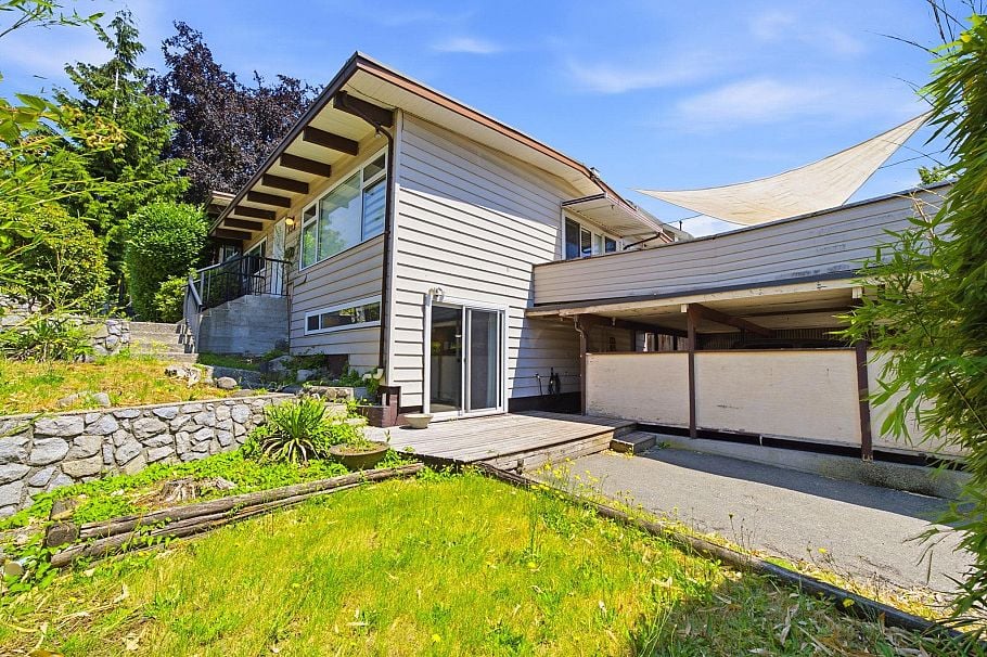 338-342 St. Georges Avenue North Vancouver, BC - 2