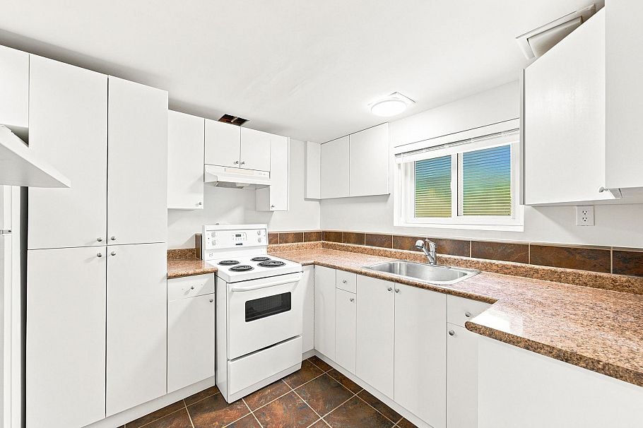338-342 St. Georges Avenue North Vancouver, BC - 25