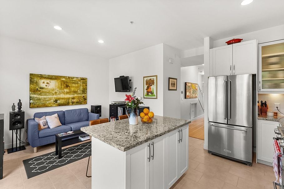 3 307 E 15th Street North Vancouver, BC - 13