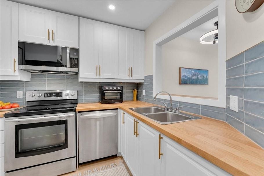 303 630 Roche Point Drive North Vancouver, BC - 13