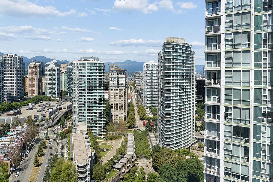 2905 198 Aquarius Mews Vancouver, BC - 19