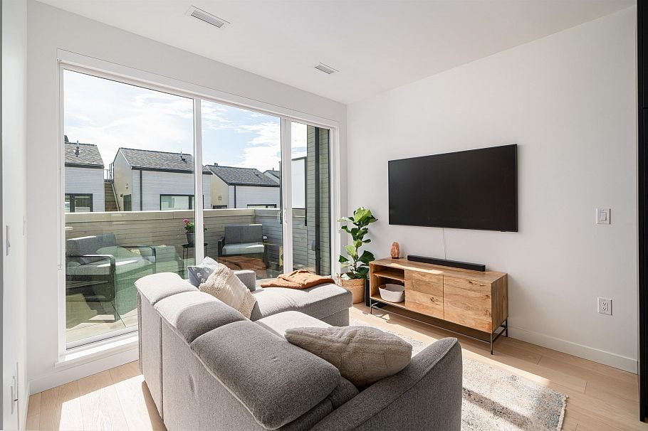 650 E 2nd Street North Vancouver, BC - 16