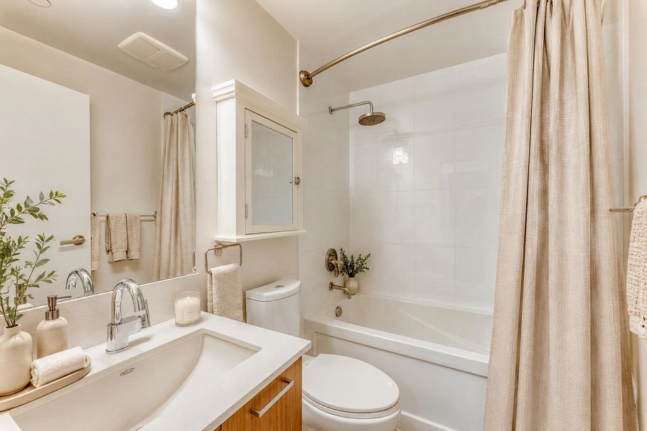 302 1182 W 16th Street North Vancouver, BC - 9