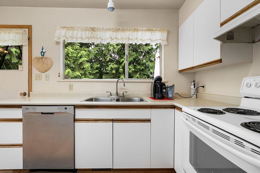 628 E St. James Road North Vancouver, BC - 14