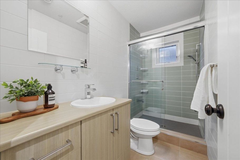 6733 Vivian Street Vancouver, BC - 21