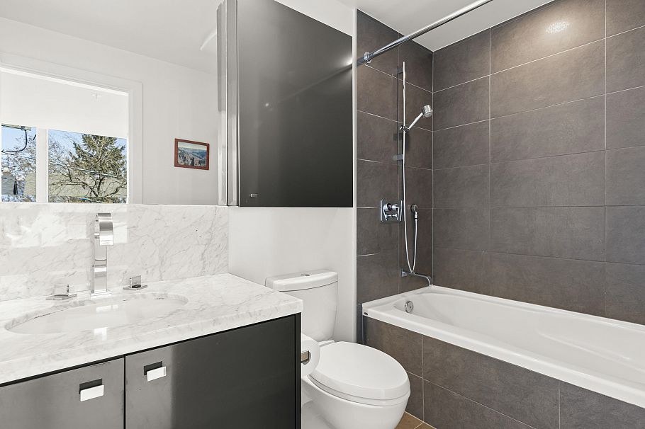 215 1961 Collingwood Street Vancouver, BC - 21