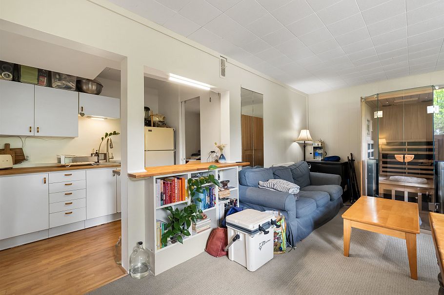628 E St. James Road North Vancouver, BC - 24