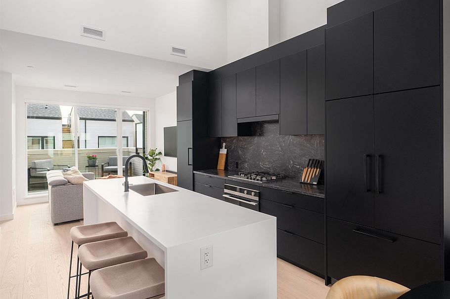 650 E 2nd Street North Vancouver, BC - 22