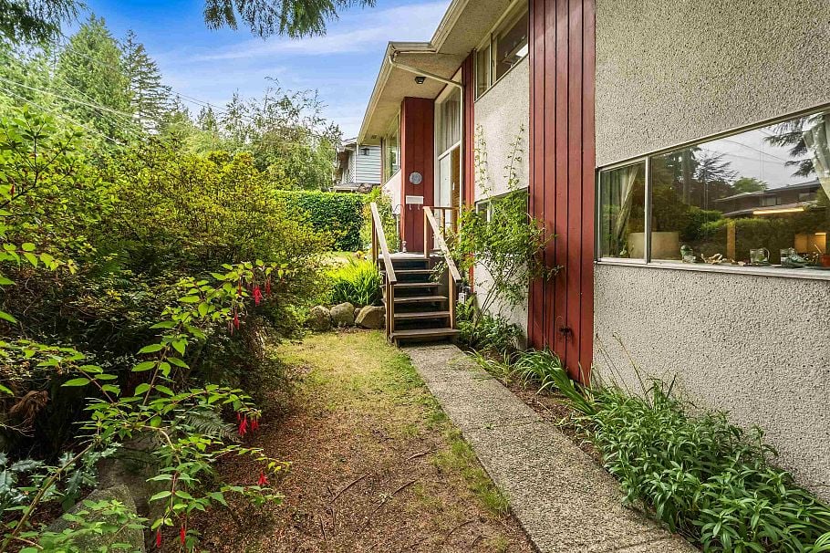 628 E St. James Road North Vancouver, BC - 5