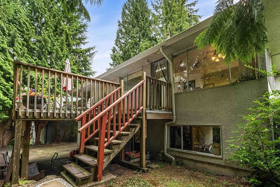 628 E St. James Road North Vancouver, BC - 28