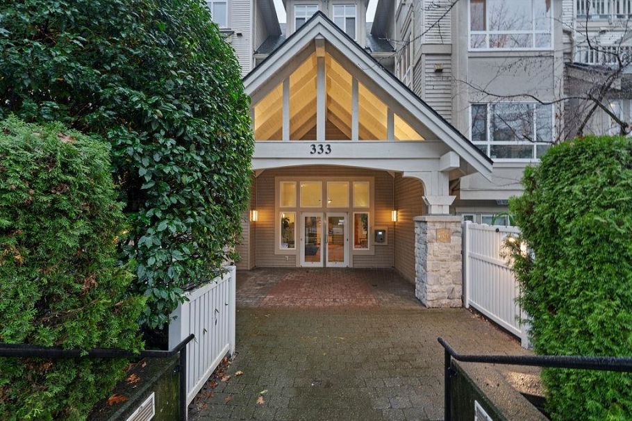 308 333 E 1st Street North Vancouver, BC - 35