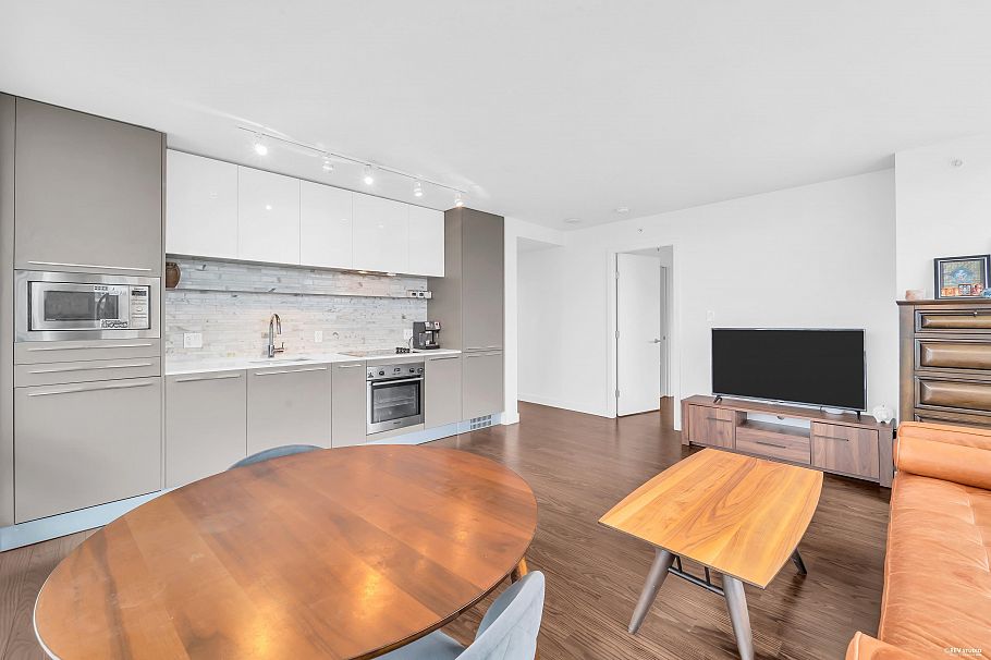 2304 8131 Nunavut Lane Vancouver, BC - 3