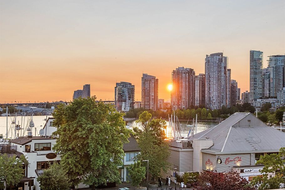 601 456 Moberly Road Vancouver, BC - 2