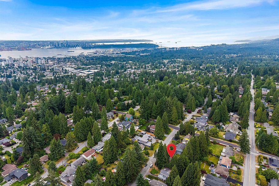628 E St. James Road North Vancouver, BC - 34