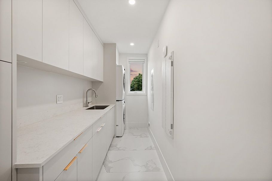 2 3428 Mons Drive Vancouver, BC - 16