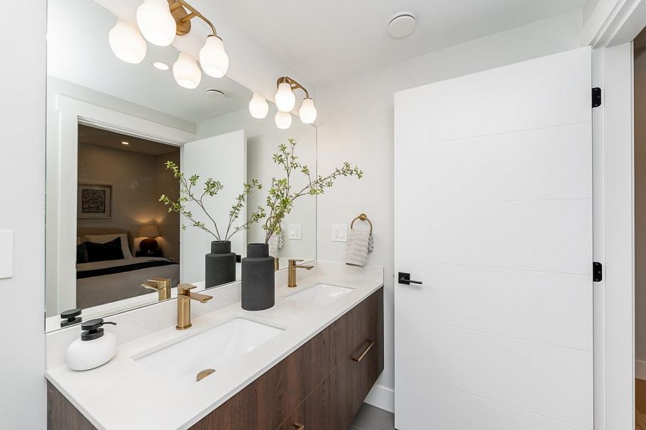 2 676 E 22nd Avenue Vancouver, BC - 20