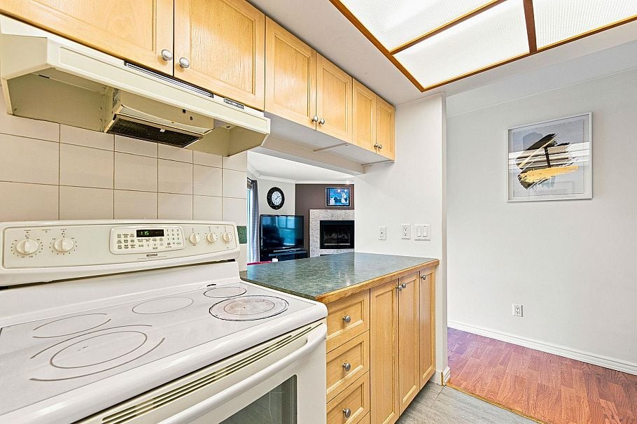 104 2181 Panorama Drive North Vancouver, BC - 9